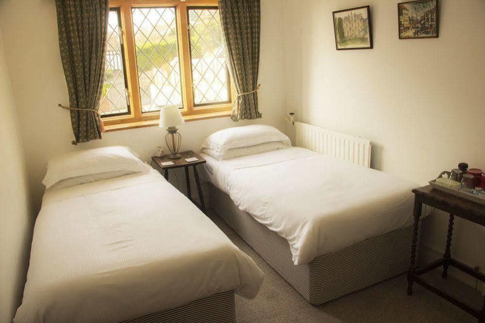 Fern Lodge Guesthouse Hythe  Exterior photo